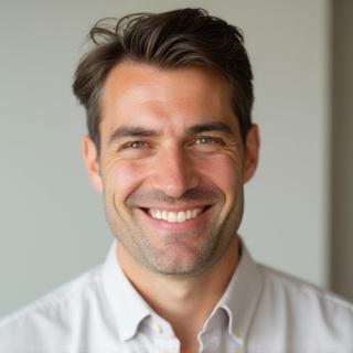 Portrait d'Antoine Rive, thérapeute spécialisé en bien-être vocal
